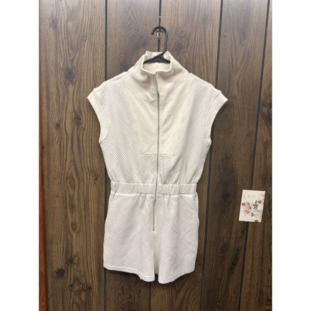 Ray Lande Boutique Womens Cream Front Zip Romper With Geometric Pattern Sleevele